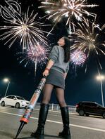 用阿姨的黑丝自拍照AI一下热门烟花照1