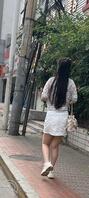 偷拍——白色短裙