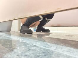 【个人原创 厕拍】超粉微毛逼修长大腿小姐姐放尿盗摄!!!2