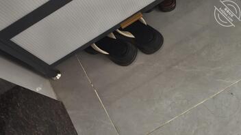 骚货的脚粉粉的1