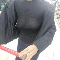 平时不爱穿内衣的老婆，胸都下垂了