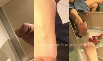 和男py在商场试衣间刺激~