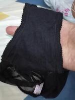 我今年20岁 今天突然拿我妈内裤来闻是不是有点变态，2