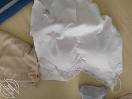 西安绿母男大,刚兴趣的可以射我妈的丝袜,内衣内裤,身体健康可以让我妈吞精1