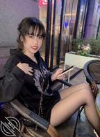 女朋友越来越骚了 估计外面有人了 一放假就穿成这样出去玩