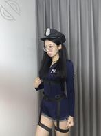 我看看有没有臭弟弟还没睡觉，姐姐真想榨干臭弟弟的大鸡巴