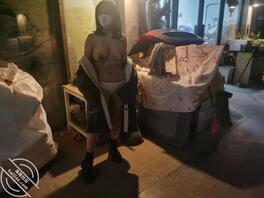 【骚姐姐原创】第一次真实在市场露出，弟弟是我的摄影师2