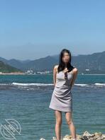 新人欢迎欣赏评价00后研究生女友，提供各种穿搭建议、拍照姿势、玩法