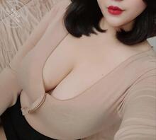 我的妈妈穿保臀裙露大奶