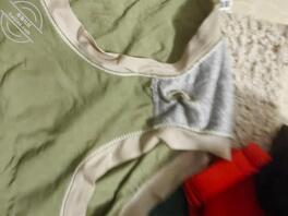 黏糊的逼逼分泌物，闻起来特别清香。有没有勇气舔过