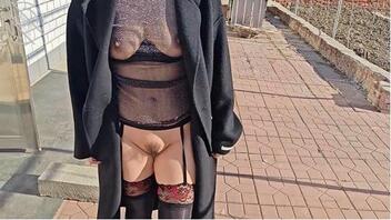 堕落嫂子8. 农村大院子暴露，上头直接开操，被邻居大妈围观了0