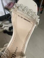 骚姐回来了，直接拿她的原味骚鞋打胶，想操骚姐2