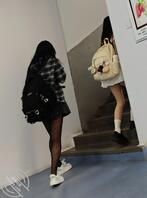 【偷拍】教学楼里女大的骚透黑丝和光腿神器，医学生的腿这么骚吗0