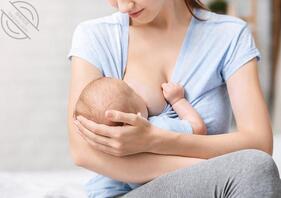 结婚典礼当天!新娘惊见这一幕想悔婚新郎在吸婆婆的母乳2