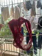 偷玩骚妈的内衣没忍住射了上去怎么办？