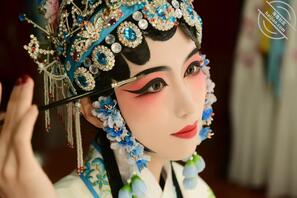 想化个戏子妆去站街当妓女，哥哥们觉得怎么样？