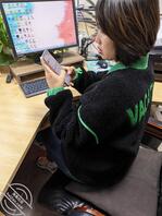 偷拍公司里面的三个骚母狗，这个作品更新了就不再更新了，因为没人评论没人看