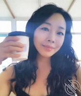 大家来真实评价一下我妈妈，评论区绿母来比一比谁妈妈更好看，逼更肥，人更好