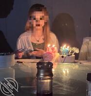 终于还是没忍住，掀开了女儿的内衣！1