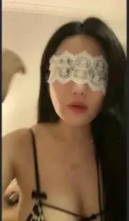 黑丝M腿制服诱惑 户外露出啪啪，长腿翘臀女神在大鸡巴下姿意承欢 第五弹