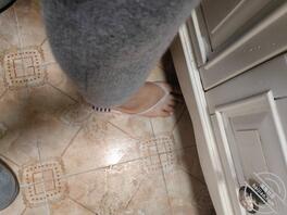 偷拍小姨子裸足