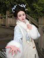 大家看一下我女儿，还没上大学胸就有C了正常吗0