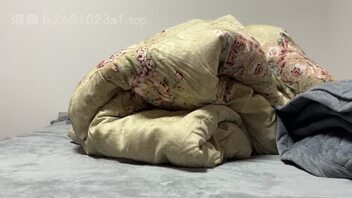 （原创08）约啪06年嫩妹，第一次草出尿感觉有点恶心