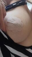 说跟你女朋友好像的那个呢，出来