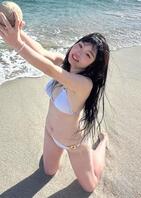 真实原创以前中学同学，去了国外留学变了个骚母狗，有请大家评论一下她