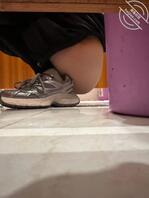 拍bb被发现了后面还拍我，紧身裤小骚货，少妇2