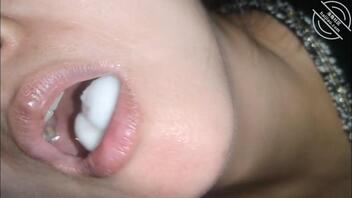 【原创】和小姨子户外带着按摩棒散步，最终口爆2