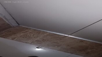 【自拍】这么晚，天台应该没人看我露出打飞机吧