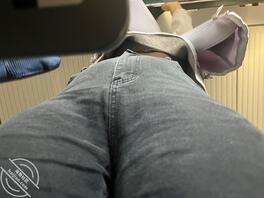 高铁上旁边有个女的在行李架上拿东西，正好拍到了奶罩子1