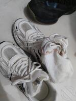 高一表妹放假回家啦，34码的小脚搭配上可爱的花边白棉袜，射在袜子里