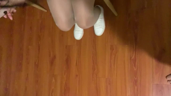 真实偷情非常害羞的人妻，第二部，这次她做了个新发型