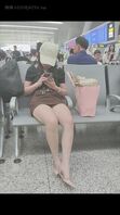 车站短裙长腿小姐姐