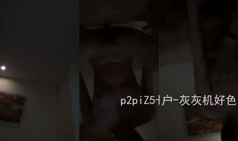 某探勾搭上的90后小姐姐