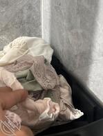 射在人妻洗干净的内裤上，让她裹着精液穿