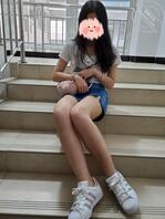 格子短裙女大学妹裙下穿着透明内内0