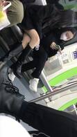 抄底肉丝长靴美女