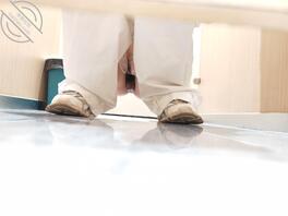 原创厕拍 白裤子小姐姐1