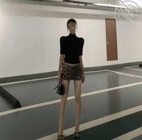 （原创68）野性美，咱丽丽的豹纹超短裙。