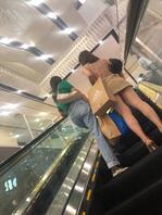 商场扶梯上偷拍极品少妇没穿内裤1