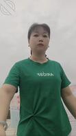 妈妈挺拔的身材和乳房