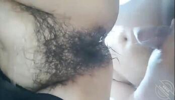 更新了,在我妈妈手机里发现了日逼的照片,我也想操她的逼。2