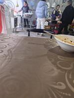 今天吃早餐偷拍的煮蒸米皮的少妇长筒靴。