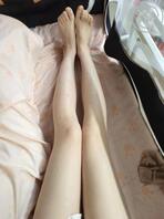 在学校宿舍露出的母狗（露脚底版）2