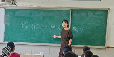 趁朋友不注意偷拍他老婆穿搭1