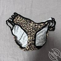 闻着妈妈的内衣，射在了妈妈的内裤上0