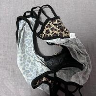 闻着妈妈的内衣，射在了妈妈的内裤上1